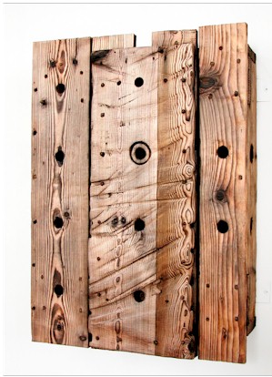 Wood
Hinge